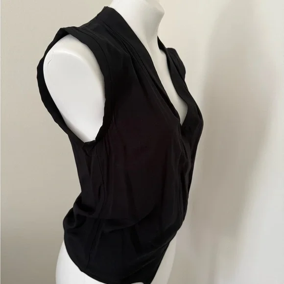 Lamarque Bodysuit Wrap Top Black Cap Sleeve Small NWT - Picture 3 of 8